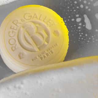 Cologne Twist Limpiador Sólido 3-en-1